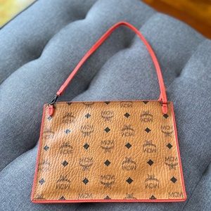 MCM 2-tone Hobo flat in Visetos